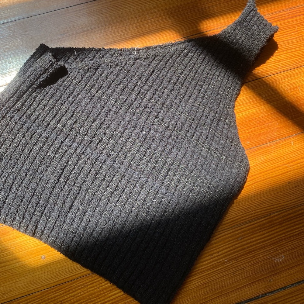 UO One Shoulder Knit Top